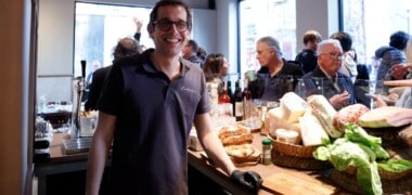Reinauguració de la pizzeria L'Artigiana, ara al carrer d'en Font cantonada amb Sant Quirze. Autor: D.Jiménez.