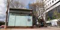 Els mòduls de restauració abandonats de l'Eix Macià. Autor: D.Jiménez.