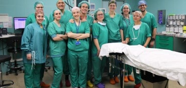 Foto de portada: membres de la unitat d'extirpació de la tiroides. Autor: Cedida