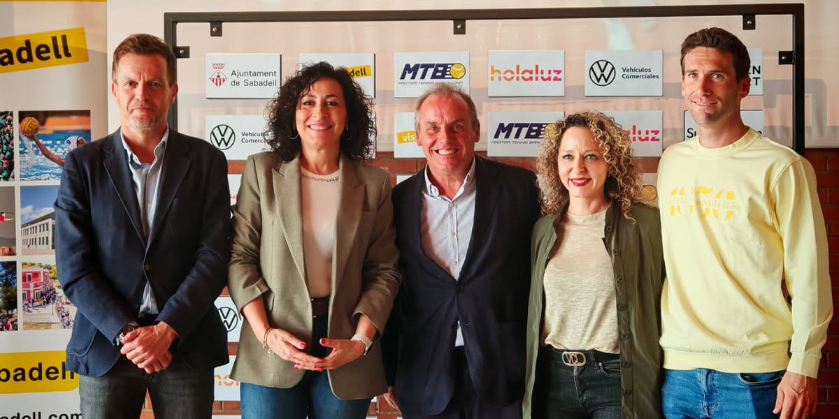 Foto de portada: Fotografia de les autoritats de l'Ajuntament, amb el president del cercle, Joan Carles Riba (al mig), acompanyats del director, Sergio Barranco (dreta). Autor: Albert P.