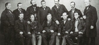Fundadors del Institut Industrial de Sabadell (1864). Asseguts, d'esquerra a dreta: Pere Bulbena Oñós, Josep de C. Duran Mimó, Pere Turull Sallent (al centre), Antoni Serret Palau i Josep Torra Sendra. Drets, d'esquerra a dreta_ Antoni Casanovas Bosch, Pere Folguera Pla, Joan B. Corominas, Joan Gorina Morató, Domènec Buxeda Crehuet, Joan Casanovas Sallarès i Joan Sallarès Marra. Són una de les nissagues sabadellenques lligades al tèxtil.