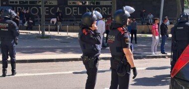 Foto portada: actuació policial durant el desallotjament. Autor: cedida.