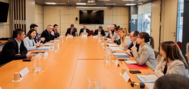Foto portada: reunió dels alcaldes de l'Arc Metropolità amb la consellera d'Interior, Núria Parlon. Autor: Interior.