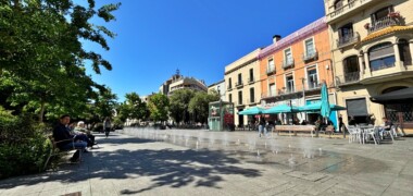 Foto portada: les noves fonts ornamentals del Passeig de la plaça Major. Autor: J.d.A.