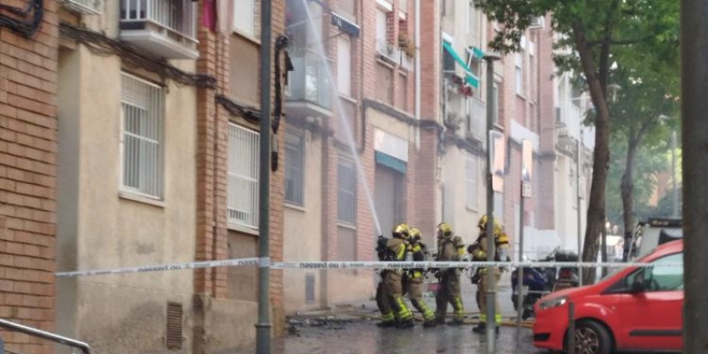 Incendi al carrer Prullans. Autor: cedida / @utorresshots