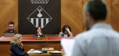 Foto portada: intervenció del portaveu de l'Associació Cultural Can Feu, al ple. Autor: D.Jiménez.