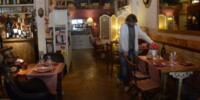 Foto portada: el restaurant Al tanto que va de canto, l'any 2012. Autor: David B.