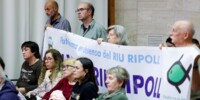 Membres de la Plataforma en Defensa del riu Ripoll, aquest dilluns. Autor: D.Jiménez.