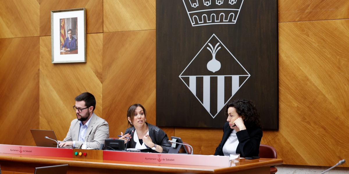 Foto portada: un moment del ple municipal de maig. Autor: D.Jiménez.