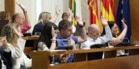 Foto portada: la bancada socialista, al ple de maig de 2025. Autor: D.J.