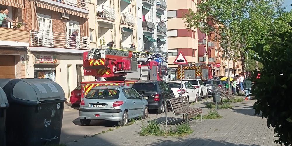 Dispositiu d'emergències per un incendi al barri de la Concòrdia. Autor: cedida.