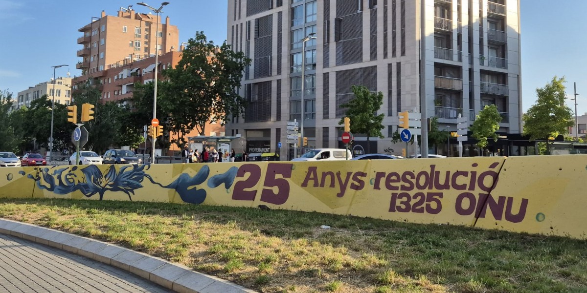 Un mural per commemorar el Dia de les Dones per la Pau i el Desarmament