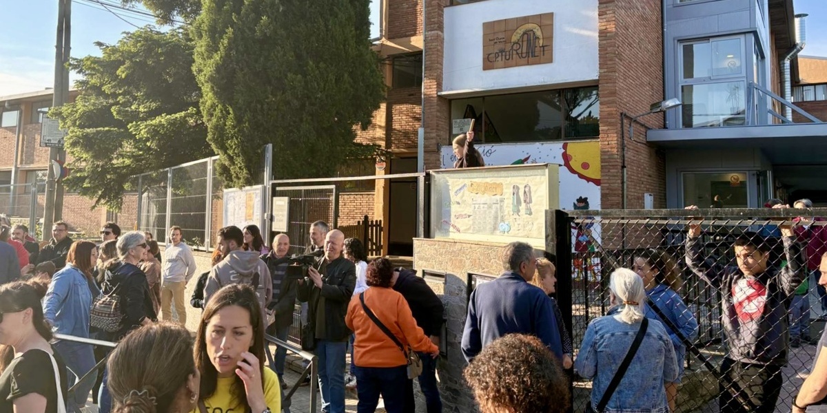 Protesta pel tancament d'una línia d'i3 a l'escola El Turonet. Autor: ACN
