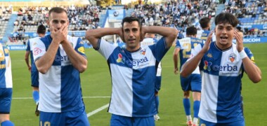 Foto de portada: Celebració del trio de davanters després del gol de penal de Martínez. Autor: Críspulo Díaz