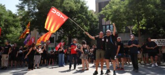 Protestes a les portes de l'Ajuntament per demanar un nou conveni per als treballadors municipals. Autor: David Jiménez.