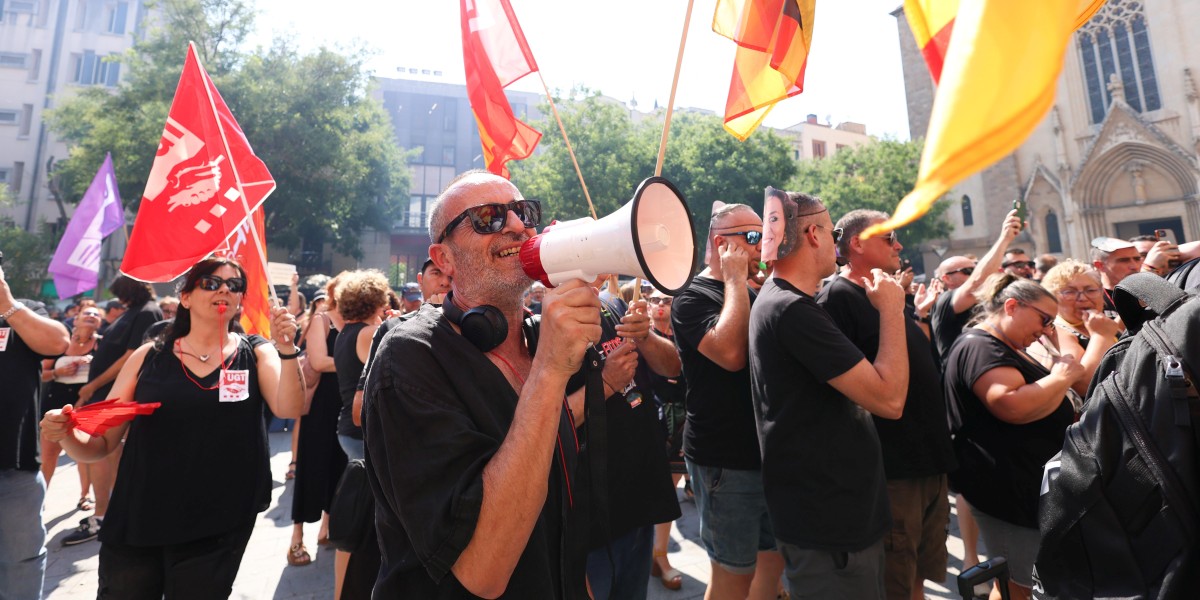 Protestes a les portes de l'Ajuntament per demanar un nou conveni per als treballadors municipals. Autor: David Jiménez.