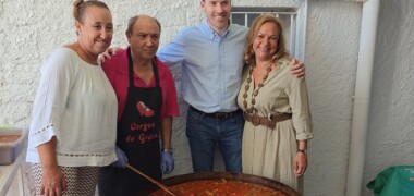 Fernández, el tercer començant per l'esquerra, i Santos, la primera per la dreta. Autor: cedida.