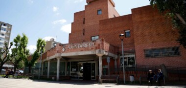 Foto portada: exterior de l'ajuntament de Badia, fa uns dies. Autor: D.Jiménez.