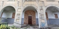 Foto portada: l'antiga caserna de la Guàrdia Civil, el juny de 2025. Autor: ACN.
