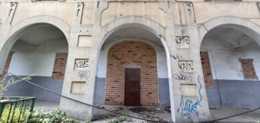 Foto portada: l'antiga caserna de la Guàrdia Civil, el juny de 2025. Autor: ACN.