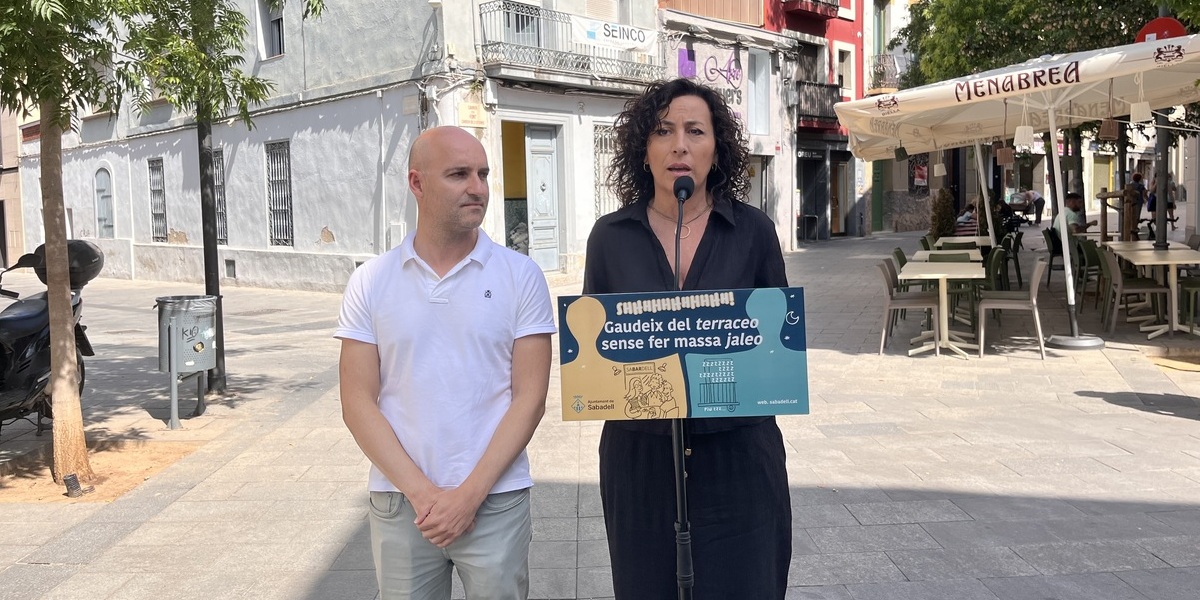 Adrián Hernández i Montse González, presentant la campanya contra el soroll nocturn. Autor: Jordi M