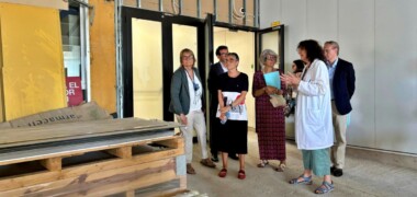 Foto portada: la consellera de Salut, Olga Pané, visitant el que seran les noves urgències pediàtriques del Parc Taulí, que vol portar les consultes externes a la caserna i sobre l'hospital Ernest Lluch. Autor: J.d.A.