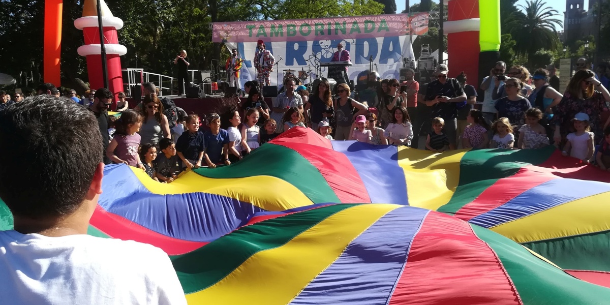 Foto portada: una Tamborinada celebrada al Parc de la Ciutadella. Autor: cedida.
