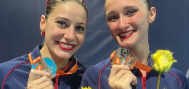 Foto de portada: Farré amb Lillou, amb la medalla d'or. RFEN