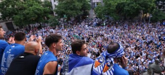 Foto de portada: Balcó de l'Ajuntament, els jugadors i els aficionats. Autor: D. Jiménez