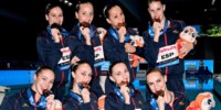 Foto de portada: l'equip, sumant una nova medalla. RFEN