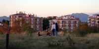 Joves al parc catalunya, fa un temps. És una de les zones on es plantaran més arbres. Autor: DAVID B.