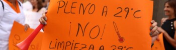 Treballadors de Serveo, a les portes del ple del Principal. Autor: D.Jiménez.
