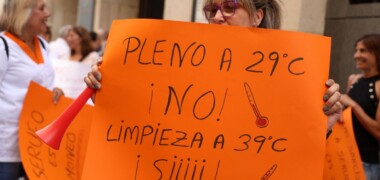Treballadors de Serveo, a les portes del ple del Principal. Autor: D.Jiménez.