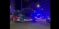 Foto portada: arriba de les furgonetes de la unitat ARRO a la plaça de la Nova Creu.
