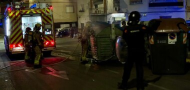 Bombers, actuant per apagar un incendi. Autor: J.d.A.