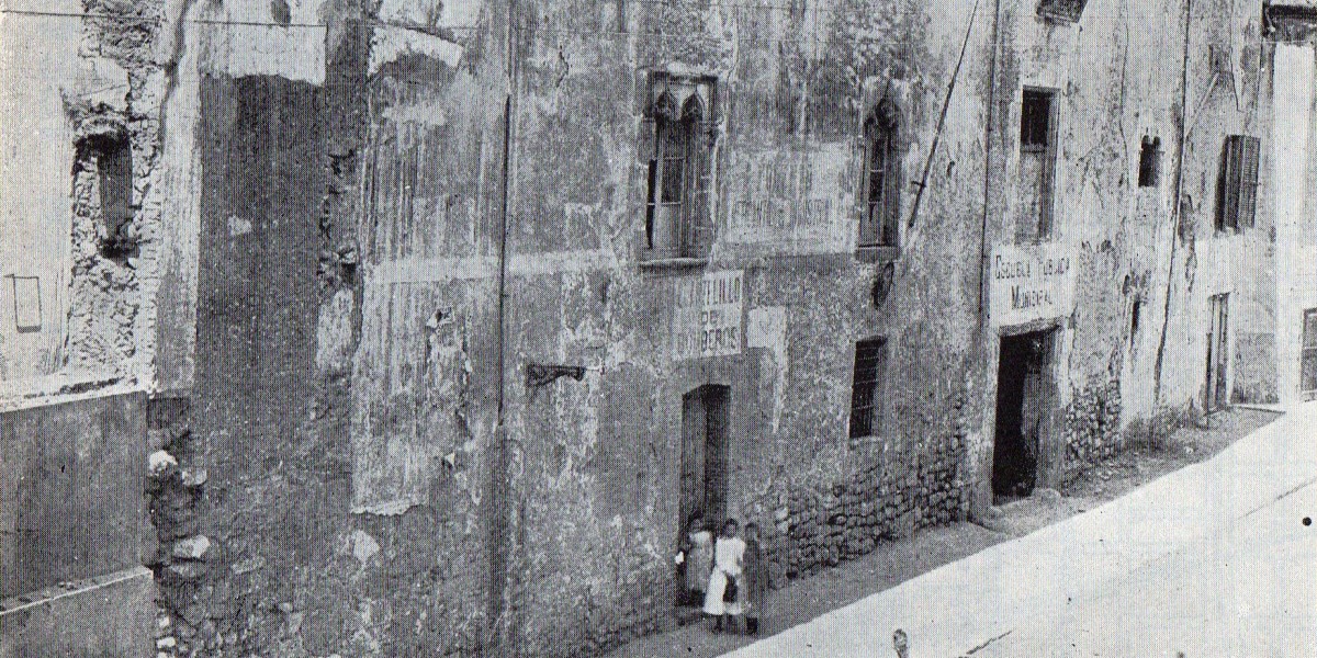 El Casal Meca poc abans del seu enderroc (1899)