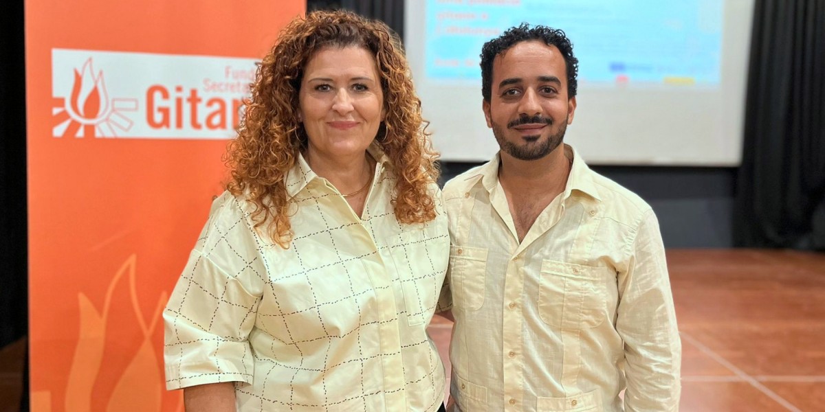 Carme Méndez, directora de la fundació Secretariado Gitano a Catalunya, i Jairo Jiménez, coordinador de l'entitat a Sabadell. Autor: Jordi M.