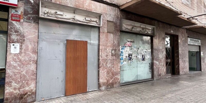 El local desallotjat a la carretera de Barcelona, aquest dilluns. Autor: Jordi M. Fernández.