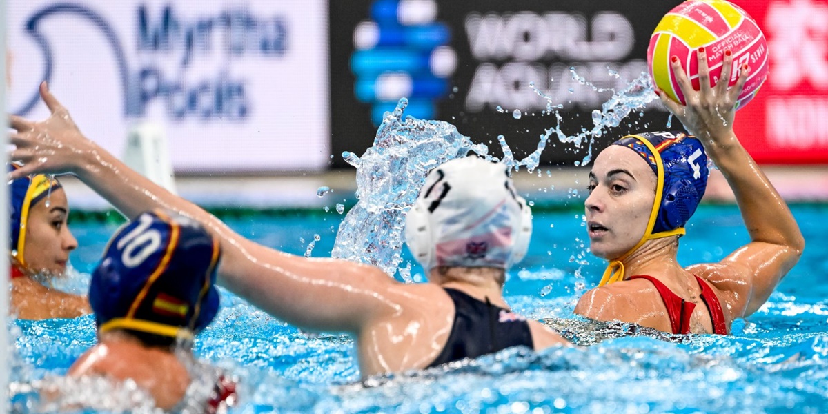 Foto de portada: Bea Ortiz, durant el partit. RFEN