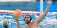 Foto de portada: Javi Bustos, en tasques defensives. RFEN