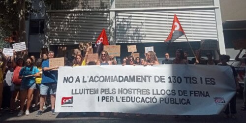 Foto portada: concentració a l'exterior de la seu del PSC del sindicat CGT.