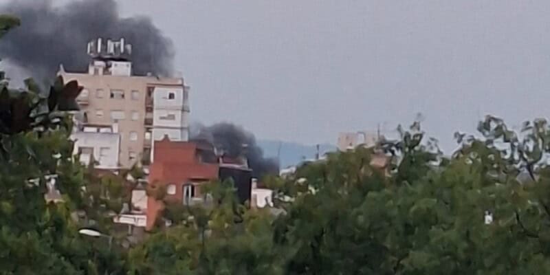 Foto portada: una columna de fum, visible des de Sabadell. Autor: cedida.