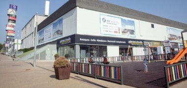 Foto portada: exterior del centre comercial Via Sabadell, aquest dilluns. Autor: cedida.
